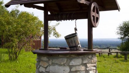 Мальчик упал в колодец с ледяной водой и решил рассказать как это было